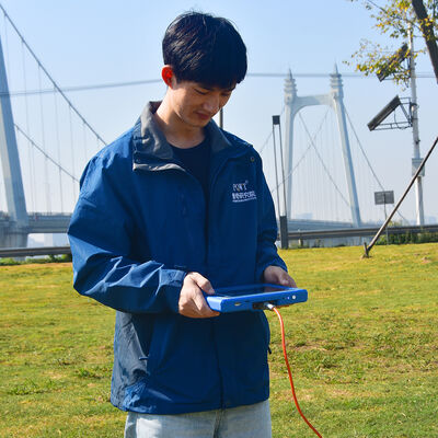 Détecteur d'eau souterraine PQWT TC150 avec écran tactile 7 pouces et triple fréquence pour l'étude géophysique de l'eau, profondeur 150m